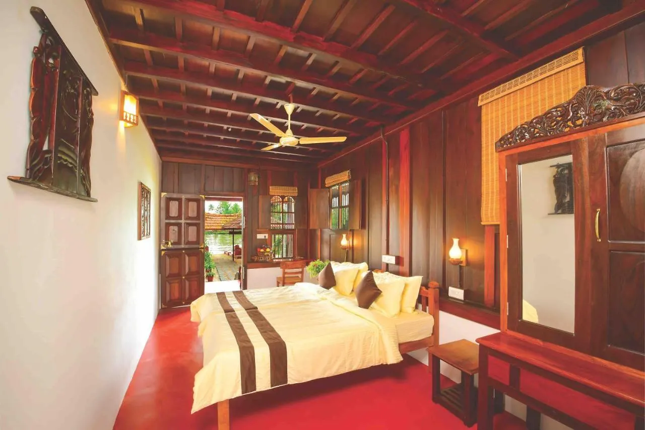 Palmdale Heritage Champakulam Resort