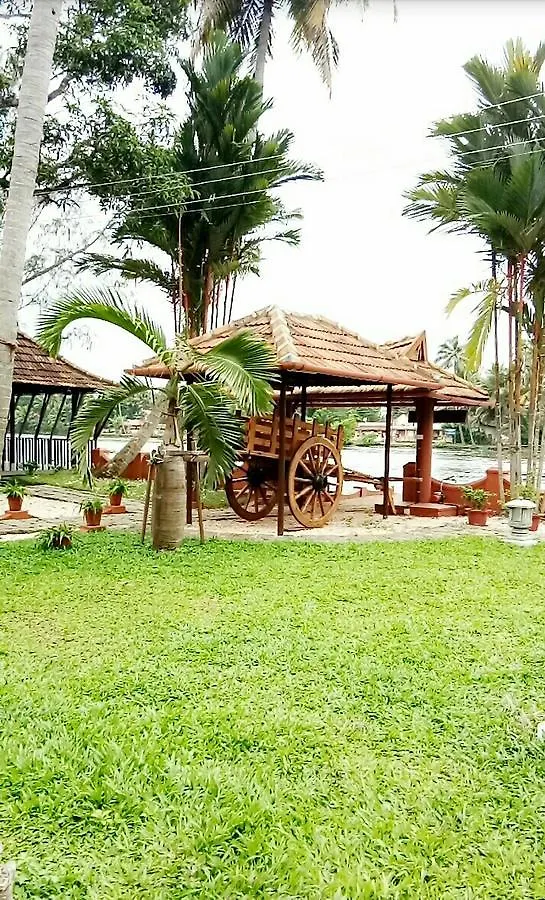 Palmdale Heritage Champakulam منتجع